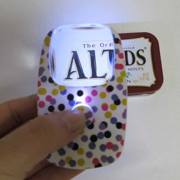 NEW Magnifier w/ LED Light credit card/pocket-sized Word Magnifier random color - Picture 1 of 4